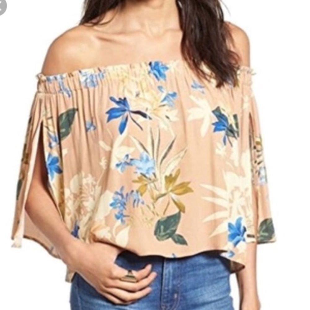 Astr The Label Annabelle Off The Shoulder Top in Paradise Floral